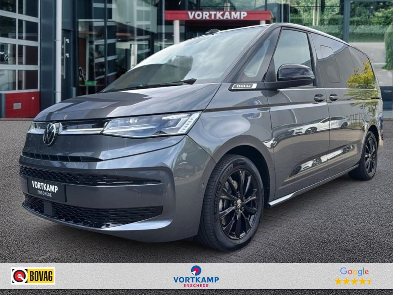Volkswagen Multivan - 2.0 TSI DSG BULLI EDITION GLASDAK/CAMERA/TREKHAAK/HenK/LEDER/MEMORY - AutoWereld.nl
