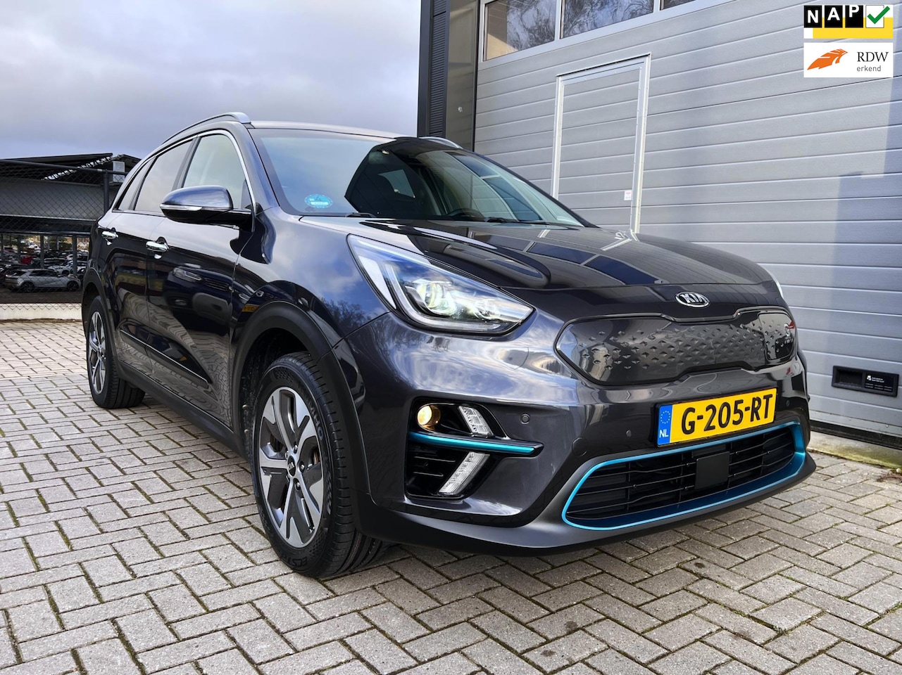 Kia e-Niro - ExecutiveLine 64 kWh Navigatie - Stuur-/Stoelverwarming - Luxe Lederen Bekleding - Rijstro - AutoWereld.nl