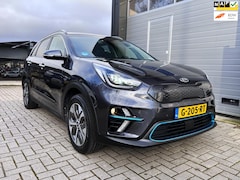 Kia e-Niro - ExecutiveLine 64 kWh Navigatie - Stuur-/Stoelverwarming - Luxe Lederen Bekleding - Rijstro