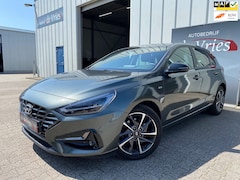 Hyundai i30 - 1.5 T-GDi MHEV Premium / Clima / Cruise / Navi / Keyless / Stoel en Stuurverw./ Camera