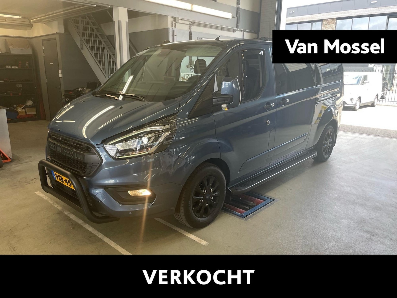 Ford Transit Custom - 320 2.0 TDCI L2H1 Platinum Edition DC - AutoWereld.nl