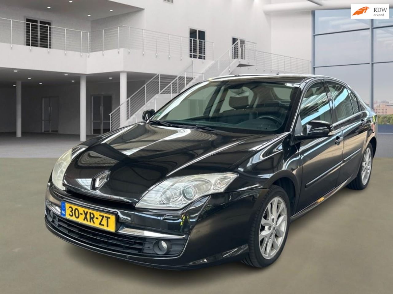 Renault Laguna - 2.0 dCi Dynamique AUT NAVI PSENSOR LEDER CRUISE TREKHAAK 2 X SLEUTELS - AutoWereld.nl