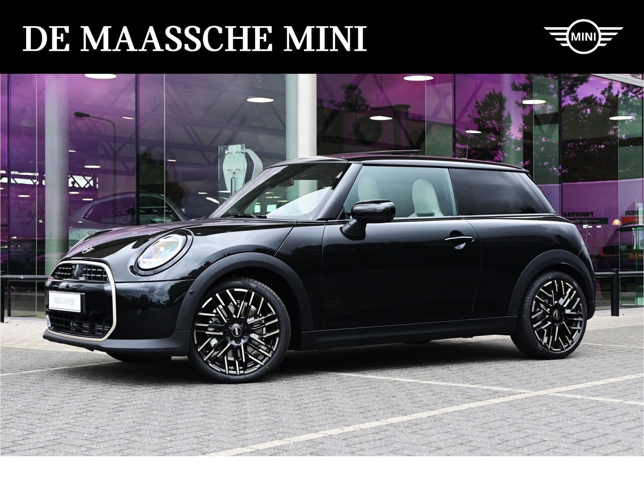 MINI Cooper - Hatchback C Automaat / Favoured Trim / Pakket L / 18 inch Night Flash Spoke 2-tone - AutoWereld.nl