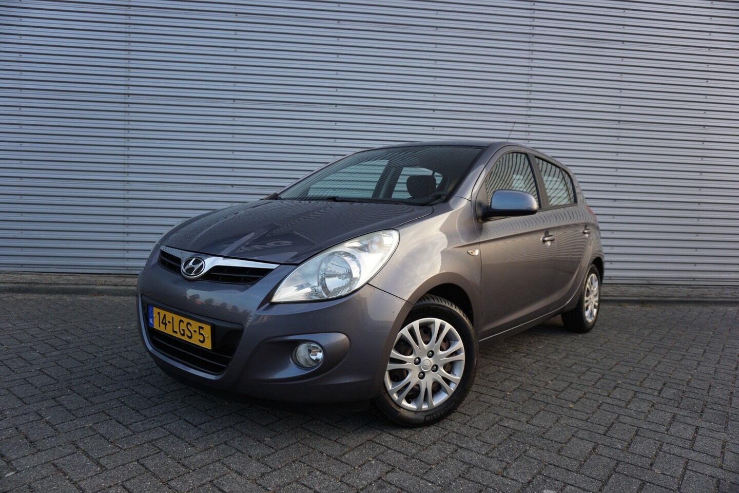 Hyundai i20 - 1.2i DynamicVersion Airco / Elektr. ramen / Parkeers. / NAP - AutoWereld.nl