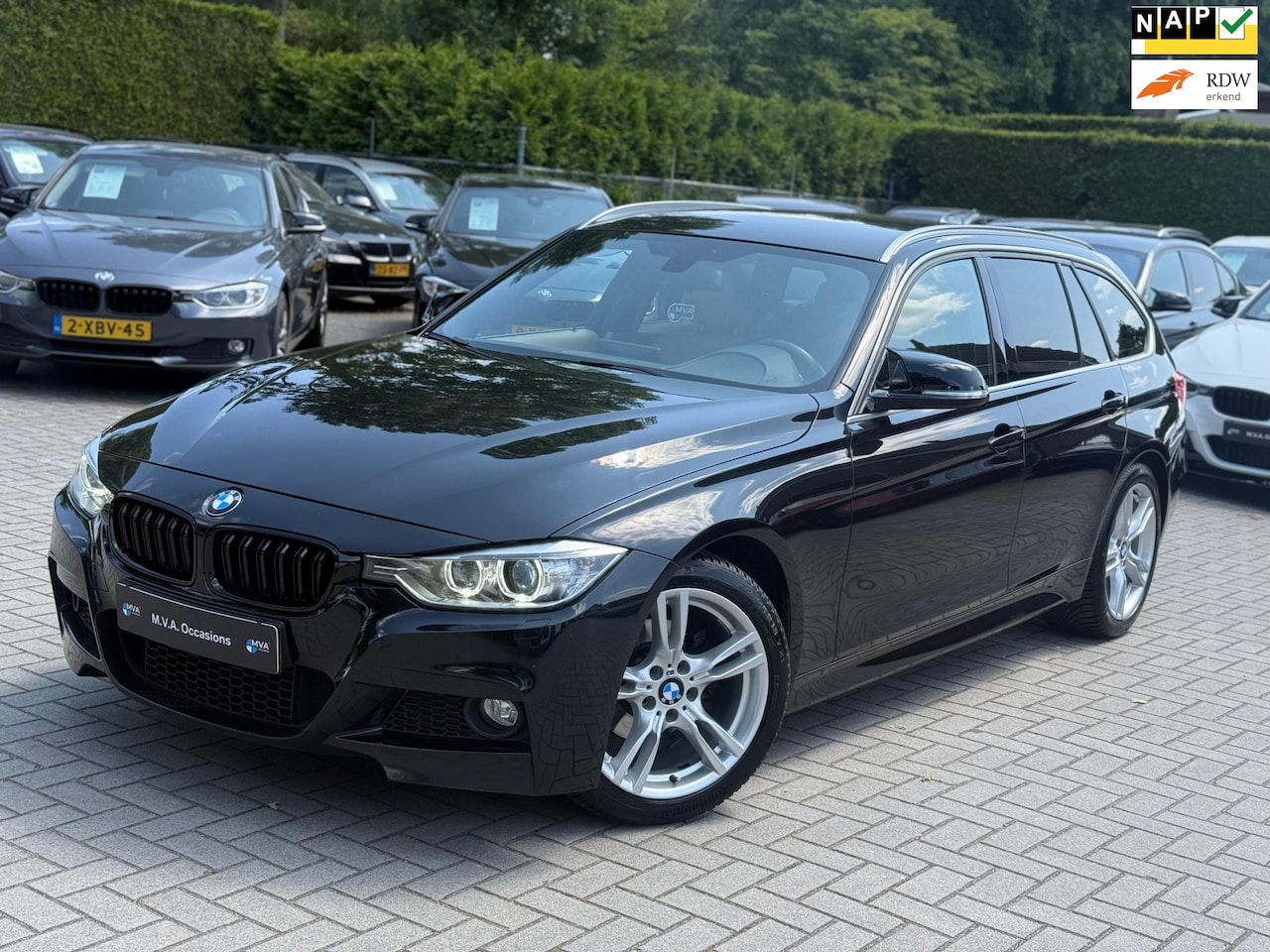 BMW 3-serie Touring - 320i High Executive M Sport|Nieuwe Ketting|Groot Navigatie|Leder|Flippers|Climate control| - AutoWereld.nl