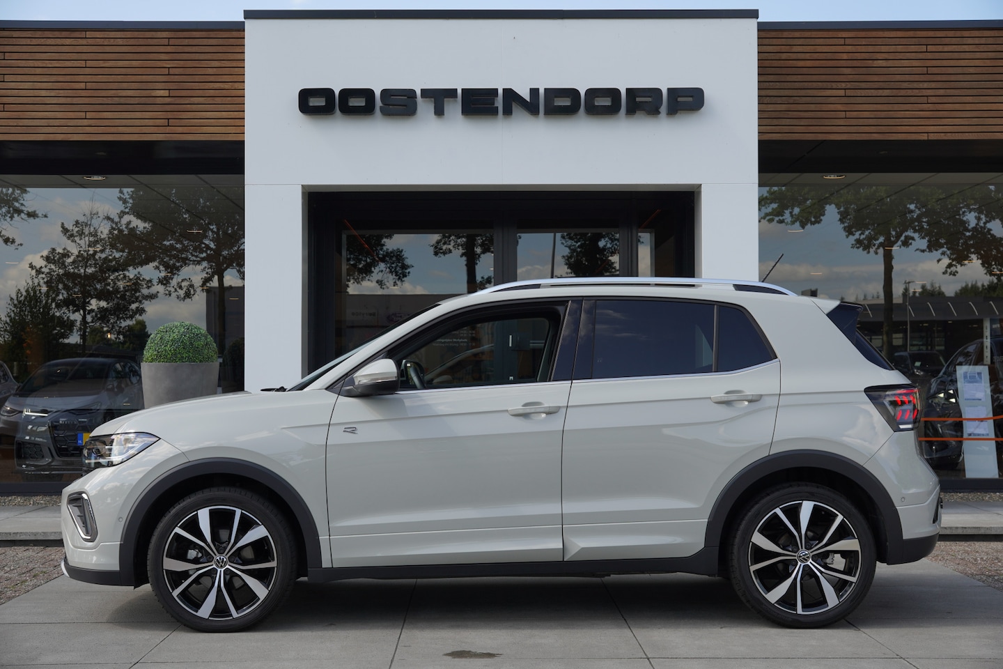 Volkswagen T-Cross - 1.5TSI/150pk R-Line DSG Automaat|2024|IQ-LED|Trekhaak|Navi|18"LMV|Carplay/AndroidAuto|Lane - AutoWereld.nl