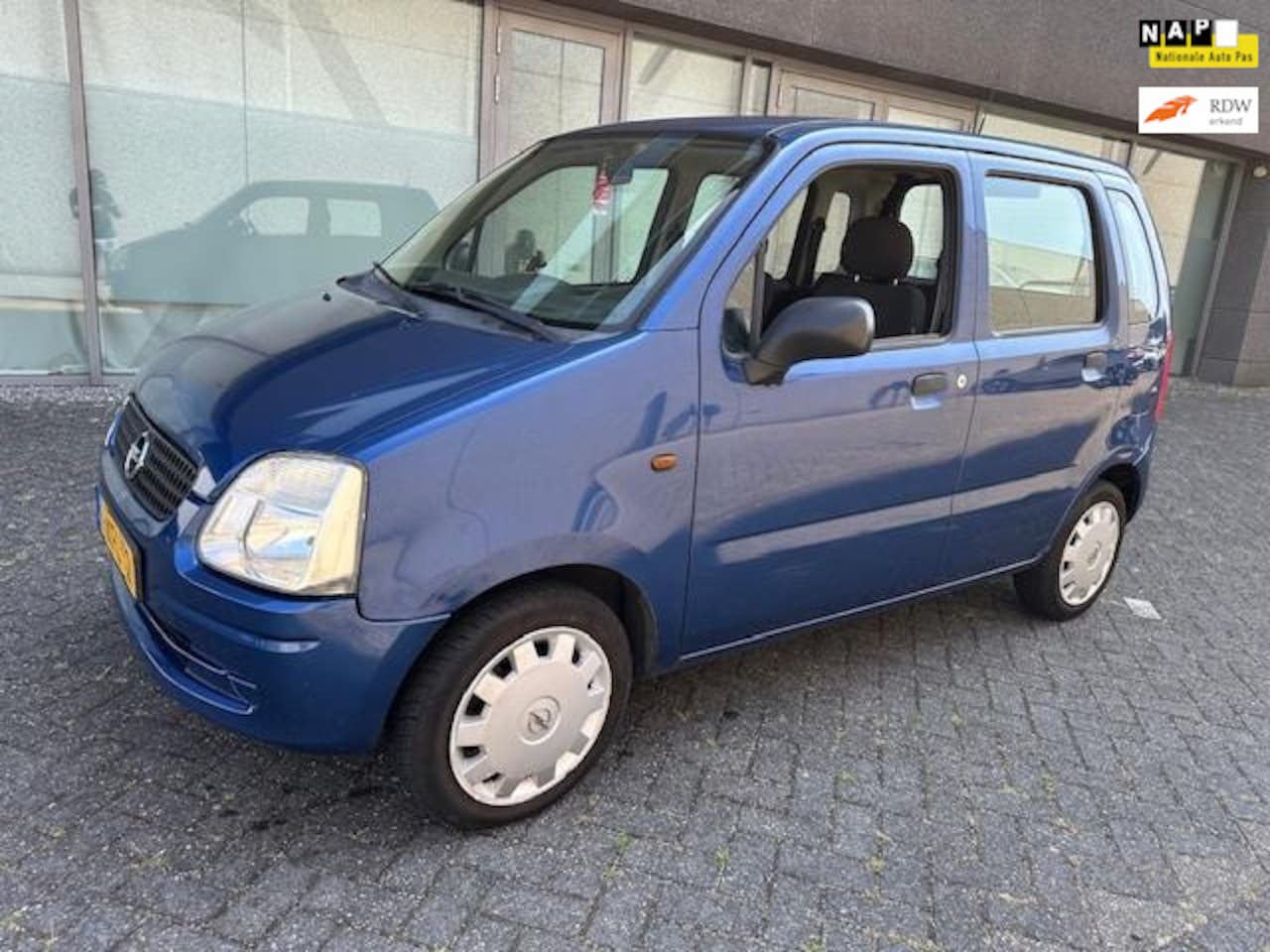 Opel Agila - 1.2-16V Maxx BJ 3-2004 APK 6-2026 - AutoWereld.nl