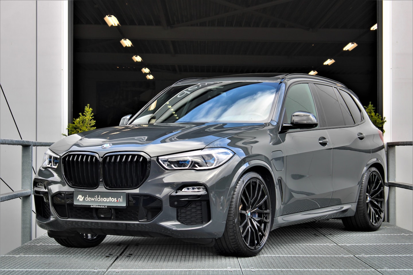 BMW X5 - xDrive45e M-sport 394pk Dravit Pano SkyLounge Trekhaak Harman/Kardon 4-wielsturing Stoelve - AutoWereld.nl
