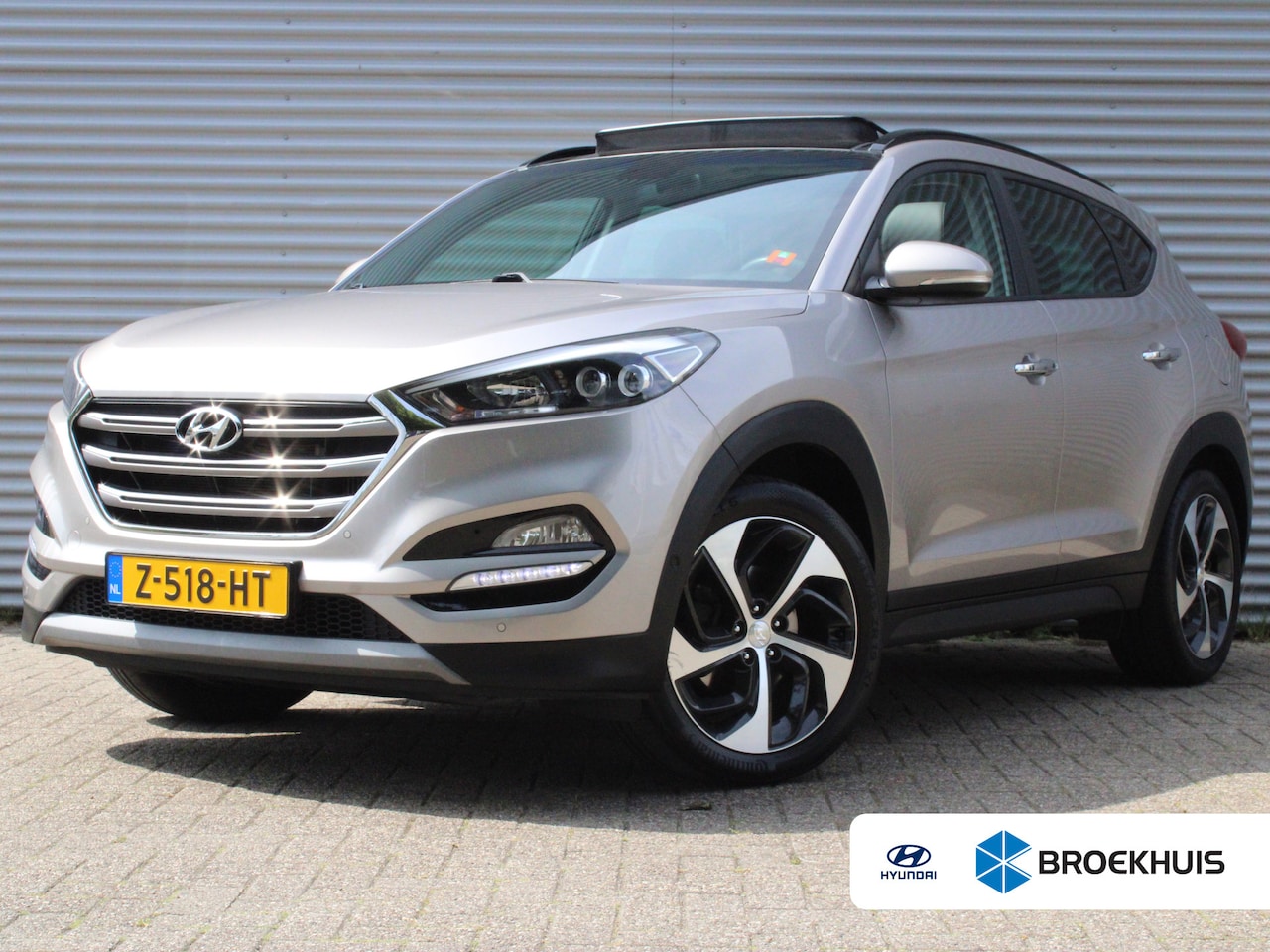 Hyundai Tucson - 2.0 CRDi Comfort 4WD | Achteruitrijcamera | Elektrisch glazen panorama-dak | Leder Zwart - AutoWereld.nl