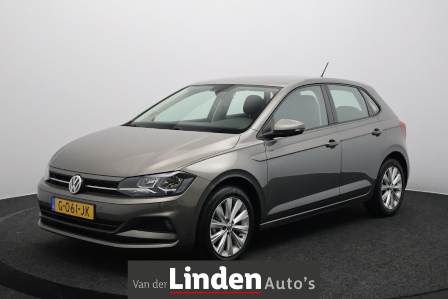 Volkswagen Polo - 1.0 Comfortline | LM velgen | Parkeersensoren | Navigatie | Stoelverwarming - AutoWereld.nl