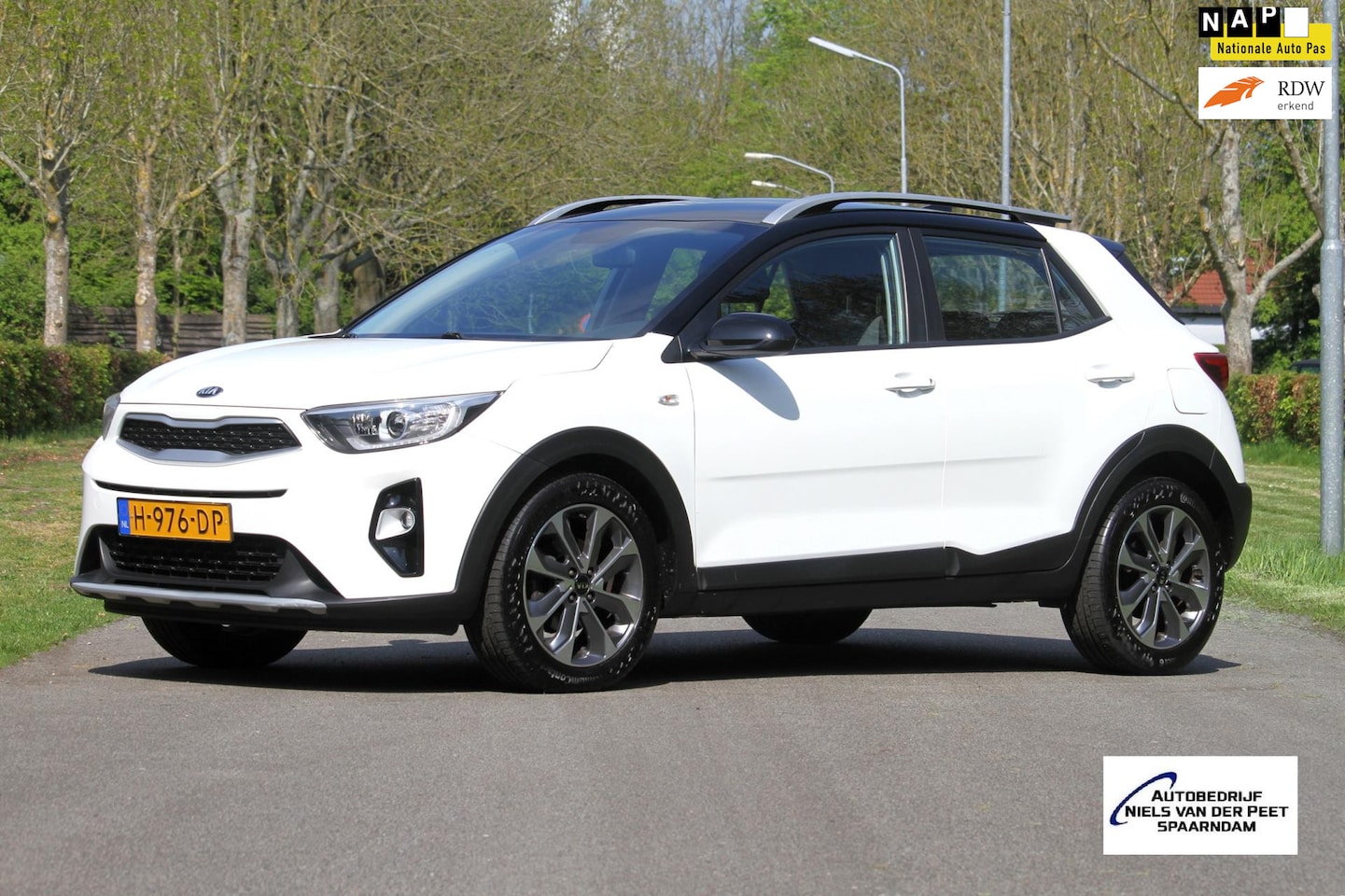 Kia Stonic - 1.0 T-GDi DynamicLine / Van 1e eigenaar / Airco / Navigatie / Achteruitrijcamera / Zwart m - AutoWereld.nl