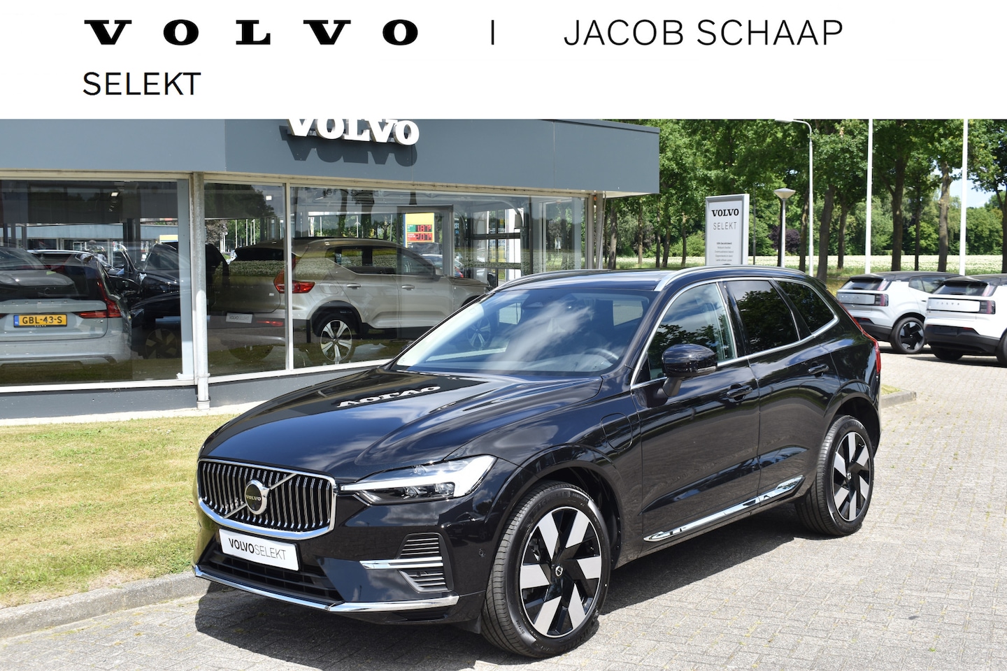 Volvo XC60 - 2.0 T8 Plug-in hybrid AWD Plus Bright Leer | Pano Dak | Key Less | Park Assist Camera \ El - AutoWereld.nl