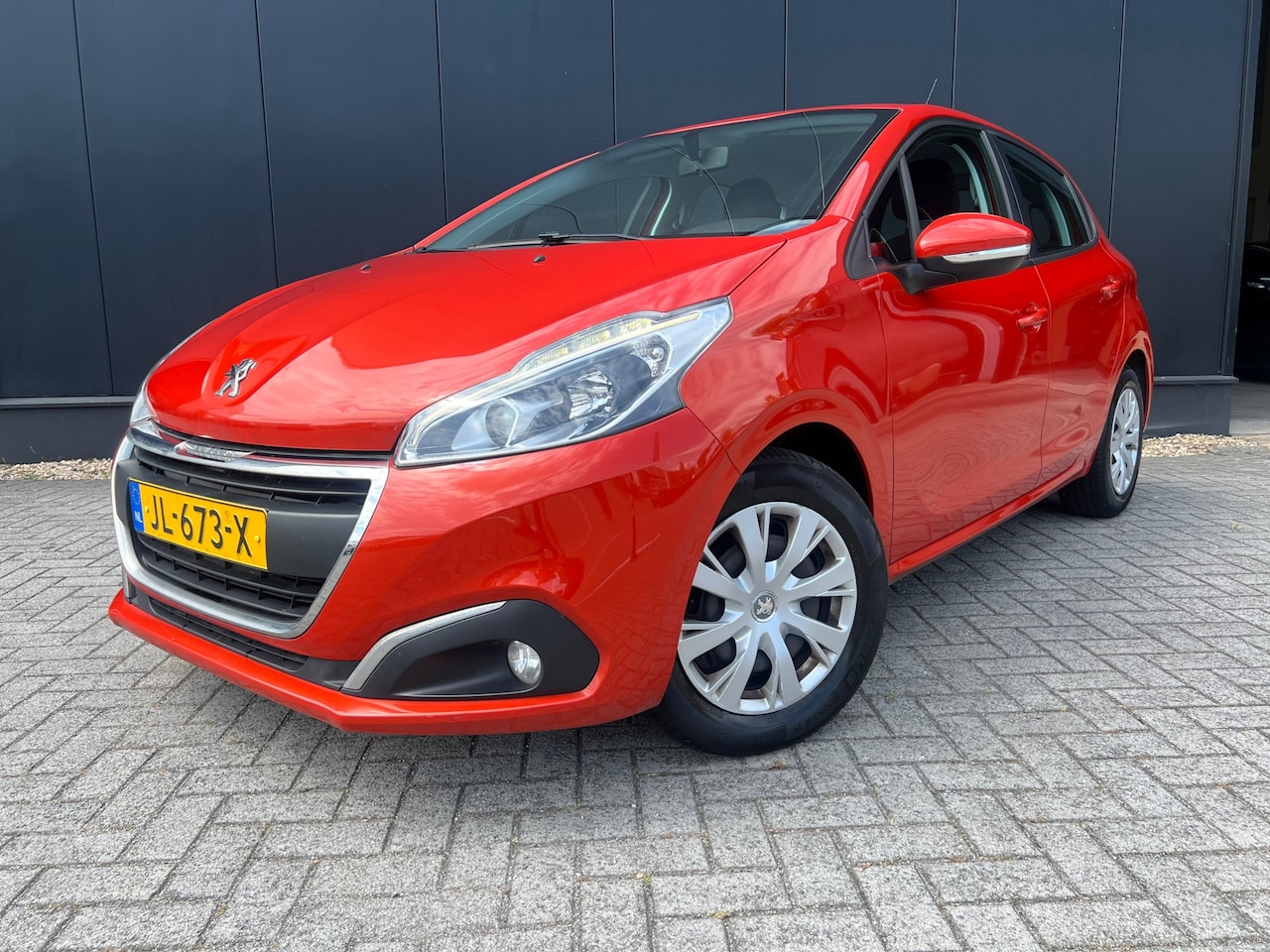 Peugeot 208 - 1.2 '16 5drs/Navi/Airco/Nap/NwDistributie - AutoWereld.nl