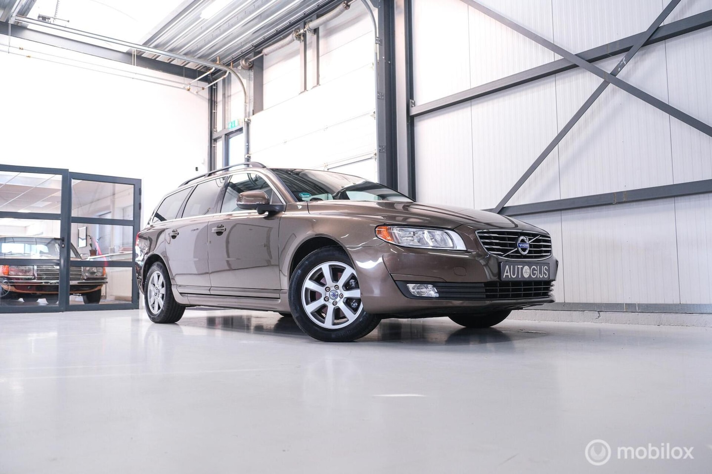 Volvo V70 - 1.6 T4 Momentum | Schuifdak | trekhaak | nieuwe D-riem | rijklaar | stoelverwarming | navi - AutoWereld.nl
