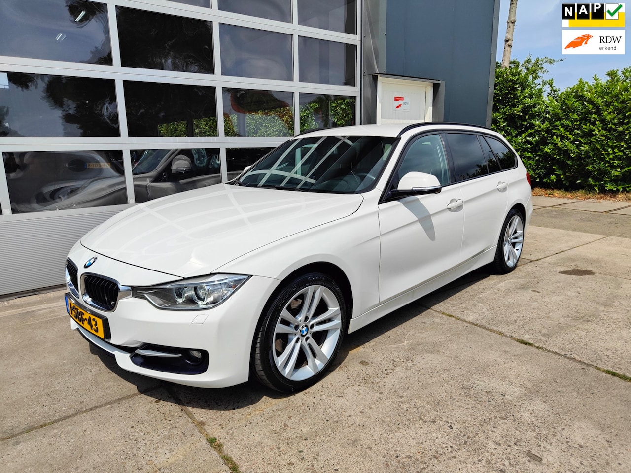 BMW 3-serie Touring - 320i Upgrade Edition automaat trekhaak - AutoWereld.nl