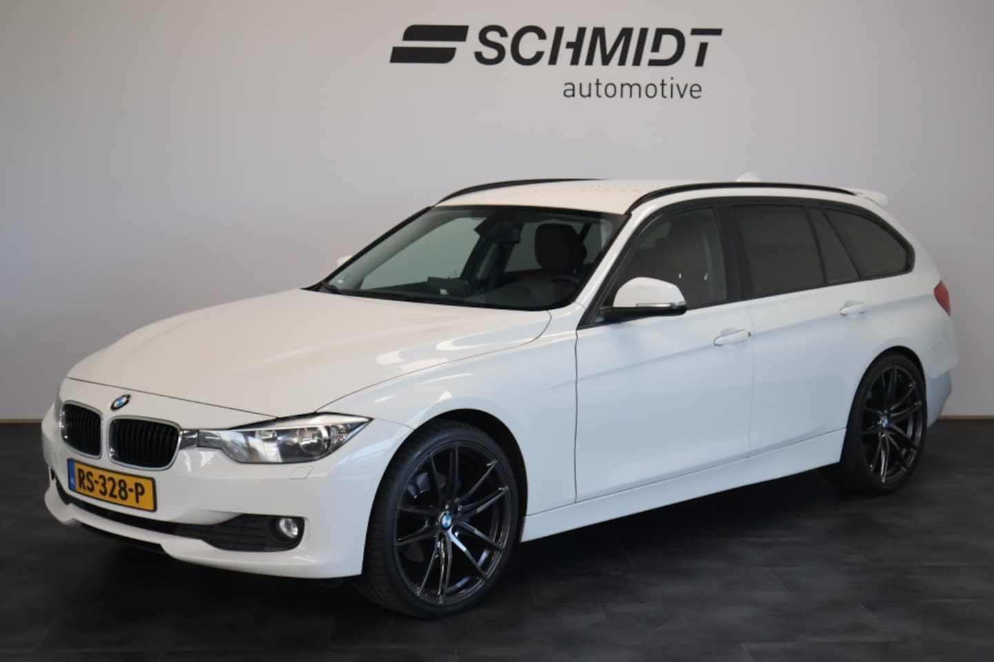BMW 3-serie Touring - 320d 184pk Business Limited Edition | Leder | Camera | 20" - AutoWereld.nl
