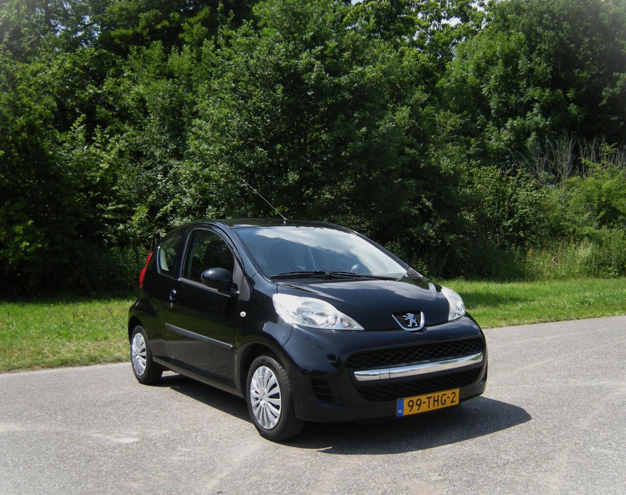 Peugeot 107 - 1.0-12V XS . Airco . Toerenteller . Elec ramen . enz - AutoWereld.nl