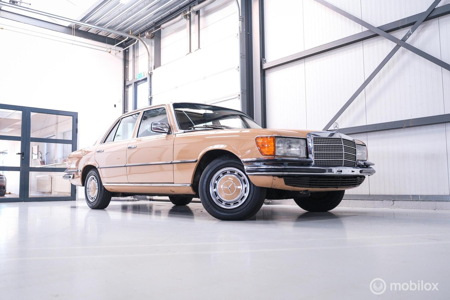Mercedes-Benz S-klasse - 280 S W116 | uniek | 1e lak | Cruise control | schuifdak | verzamelaarsconditie | - AutoWereld.nl