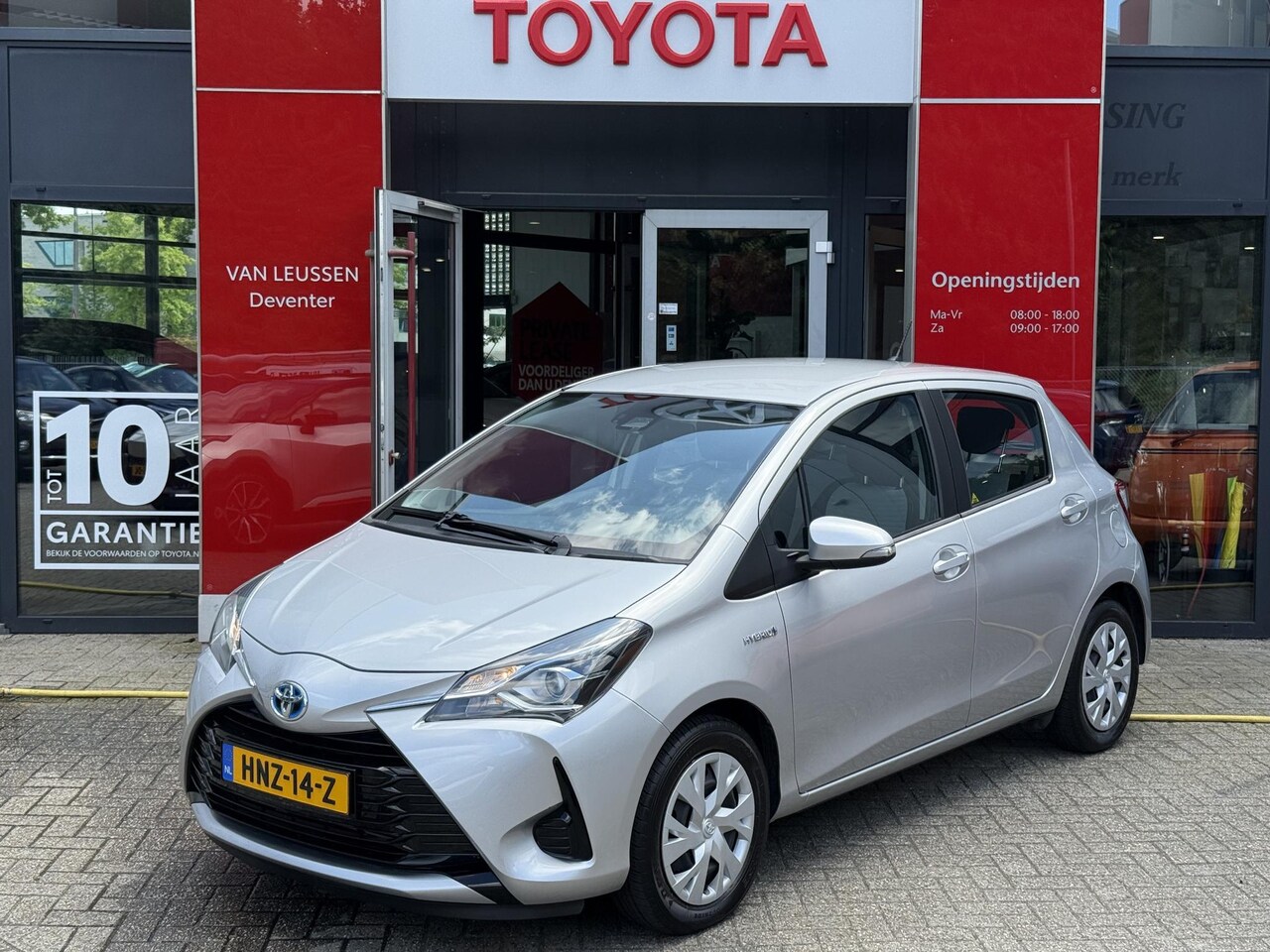 Toyota Yaris - 1.5 Hybrid ACHTERUITRIJCAMERA BLUETOOTH CLIMA CONTROL STOELVERWARM VOOR - AutoWereld.nl