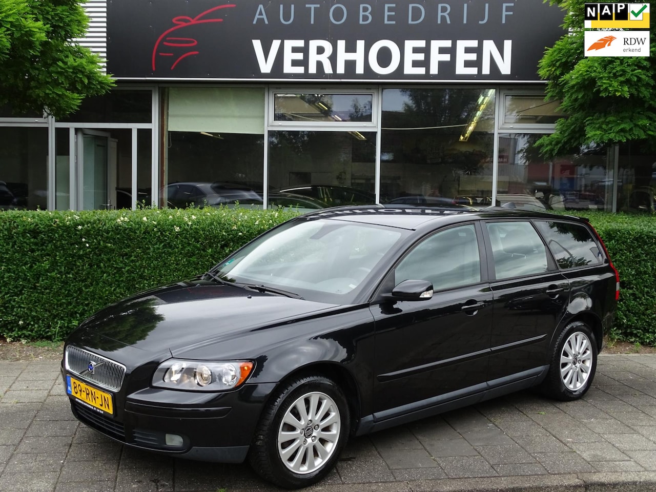 Volvo V50 - 1.8 Momentum - CLIMATE / CRUISE CONTR - PARKEER SENSOREN - TREKHAAK ! - AutoWereld.nl