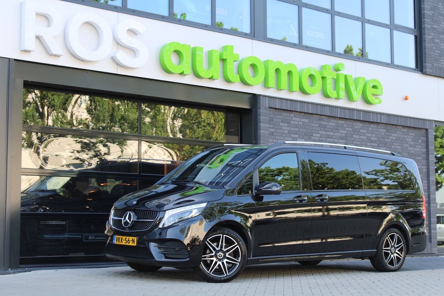 Mercedes-Benz V-klasse - 300d Extra Lang DC Avantgarde Edition | EX.BTW | VOL! | AMG | BURMESTER | KOELKAST | MEMOR - AutoWereld.nl