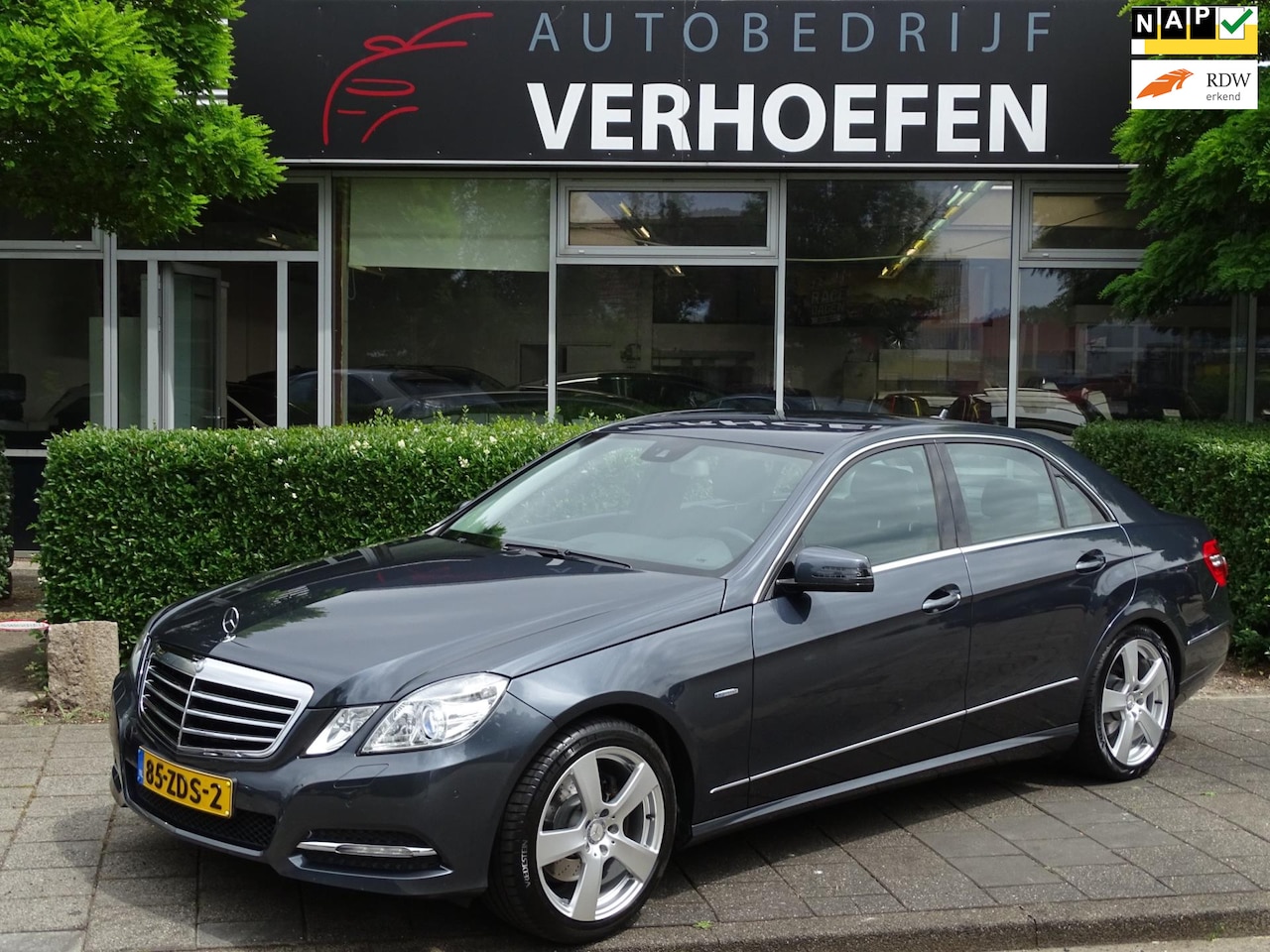 Mercedes-Benz E-klasse - 200 CGI Business Class Avantgarde - AUTOMAAT - CRUISE / CLIMATE CONTR - PARK SENS V + A ! - AutoWereld.nl