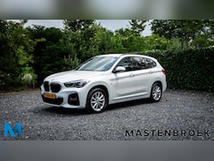 BMW X1 - SDrive18i High Executive | M-sport | HUD | Camera | LED | Trekhaak