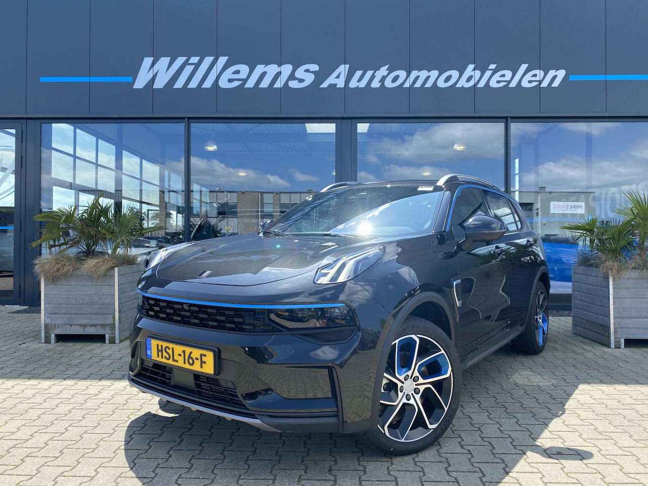 Lynk & Co 01 - 1.5 Zwarte Hemel, 360' Camera & Snellaad Functie Verkoop prijs = Inclusief Trekhaak - AutoWereld.nl