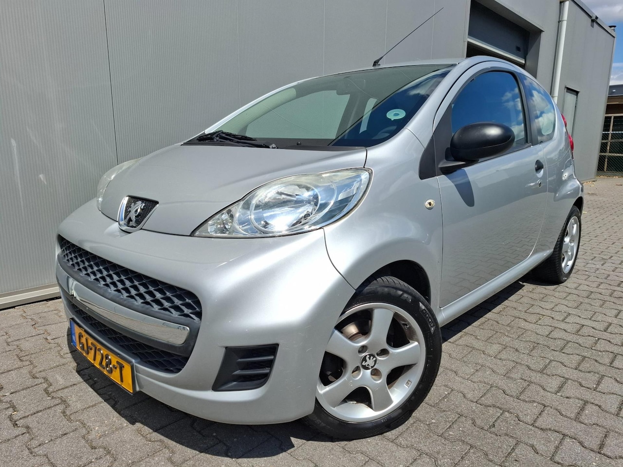 Peugeot 107 - 1.0-12V XR STUURBEKRACHTIGING/92.000 KM! - AutoWereld.nl