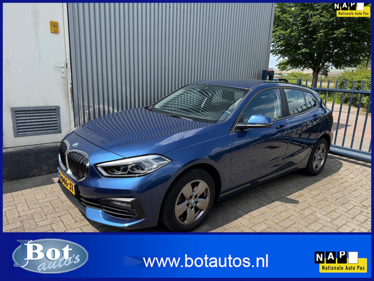 BMW 1-serie - 118i Executive Edition ECC / CRUISE / NAVI / SENSOREN / LAGE KMSTAND - AutoWereld.nl