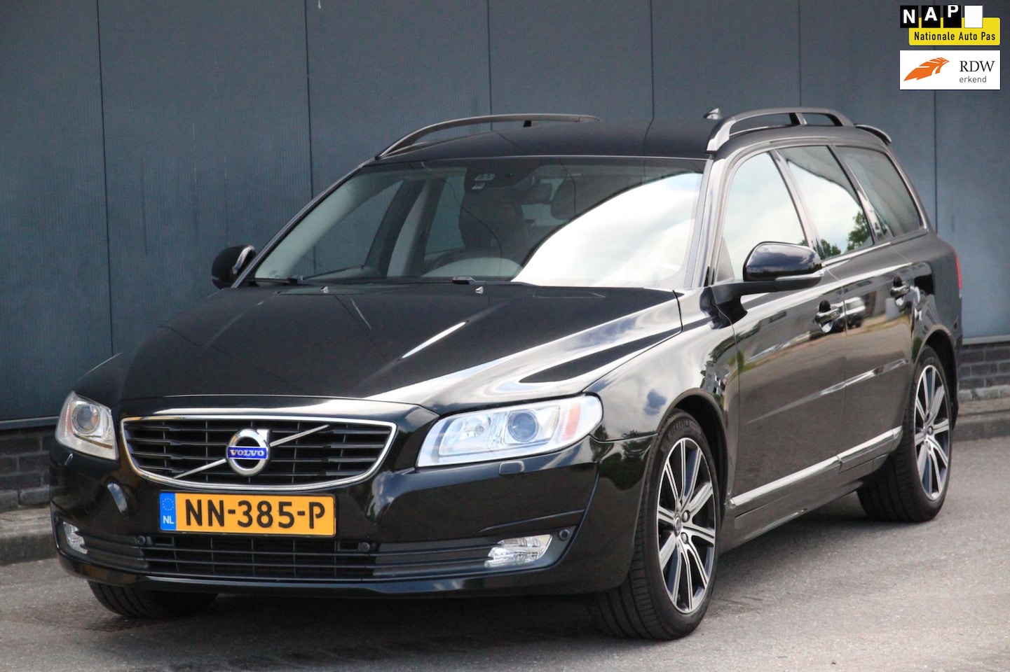 Volvo V70 - 2.0 D3 Dynamic Edition Xenon/Leer/Navigatie/18"inch lmv/Spoiler - AutoWereld.nl