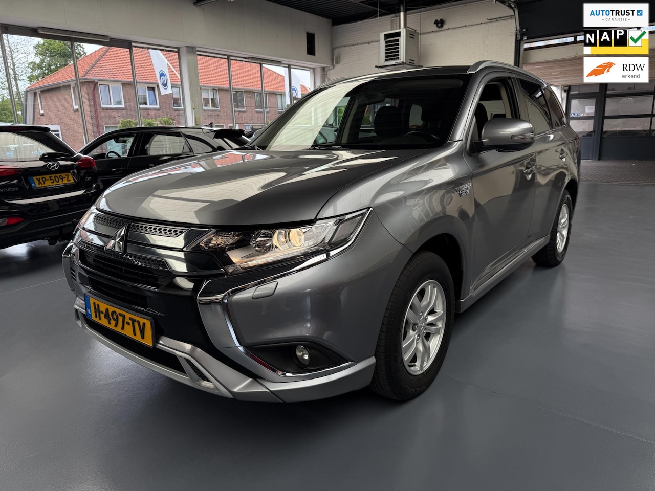 Mitsubishi Outlander - 2.4 PHEV Pure |Camera|Inclusief BTW| - AutoWereld.nl