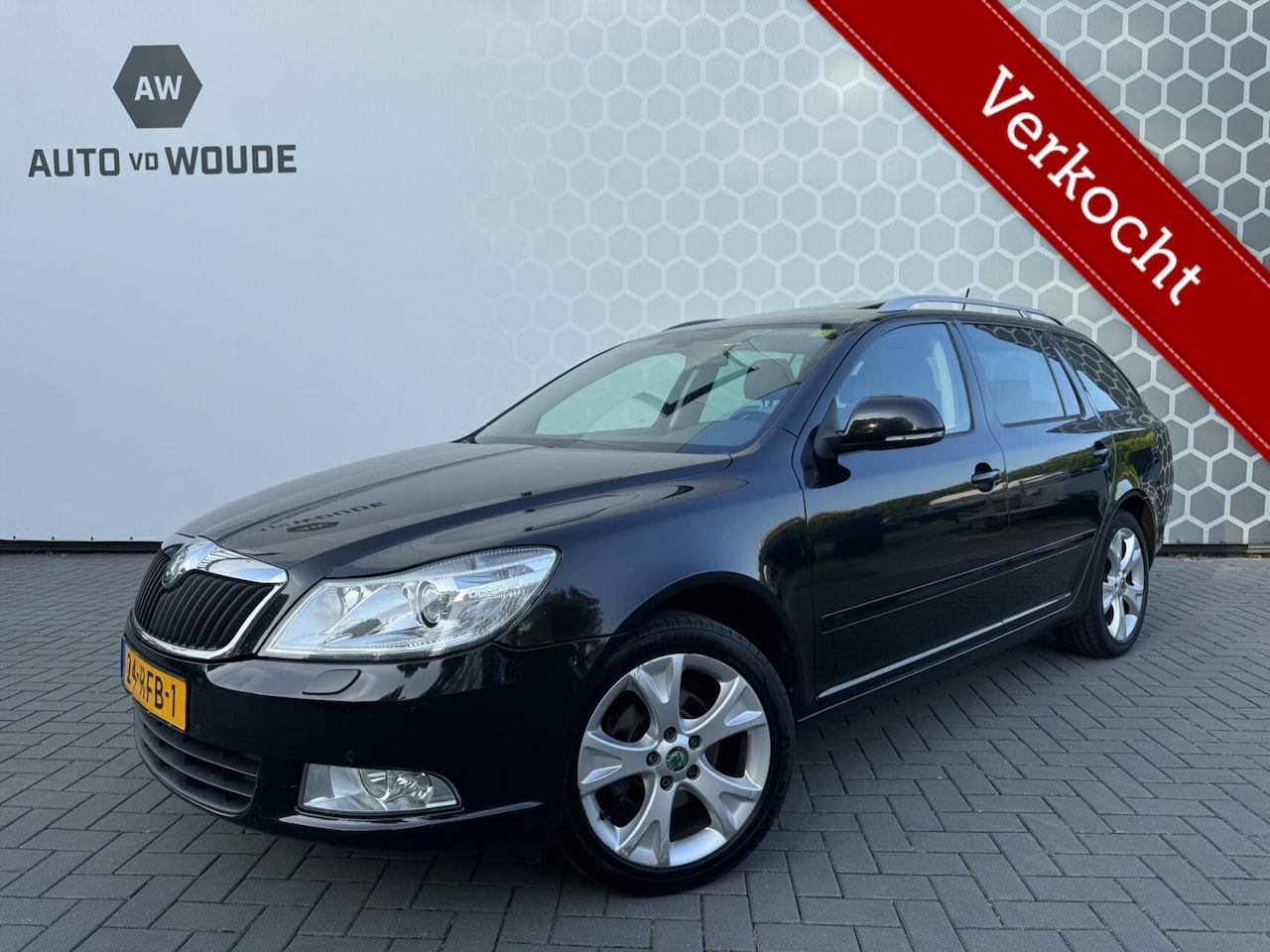 Skoda Octavia Combi - 1.2 TSI Elegance Business Line Schuifdak - AutoWereld.nl