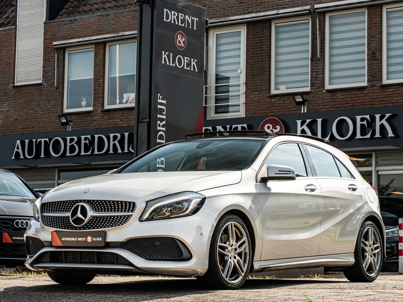Mercedes-Benz A-klasse - 180 Ambition AMG ORG NL PANO HIGH LED STOELVERW 18 INCH - AutoWereld.nl