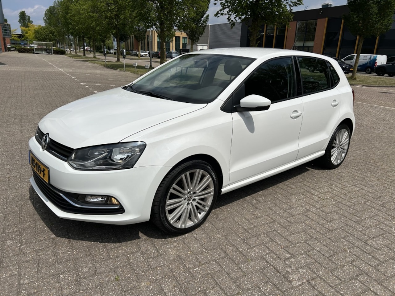 Volkswagen Polo - 1.2 TSI Comfortline 90PK AUT NAVI CRUISE TRHK NAP! - AutoWereld.nl