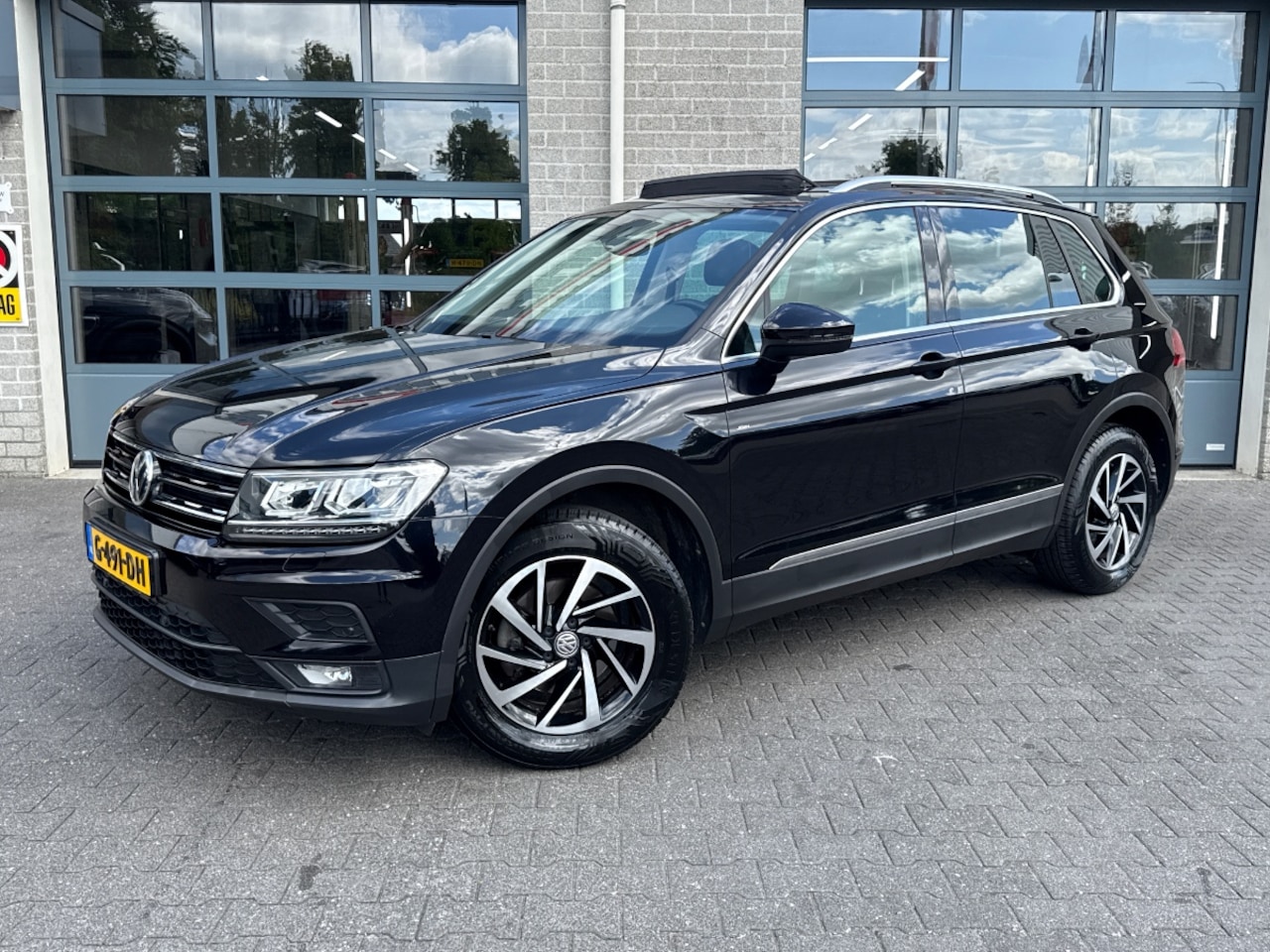 Volkswagen Tiguan - 1.5 TSI ACT Highline Business R | ELEK TREKHAAK | DSG | - AutoWereld.nl