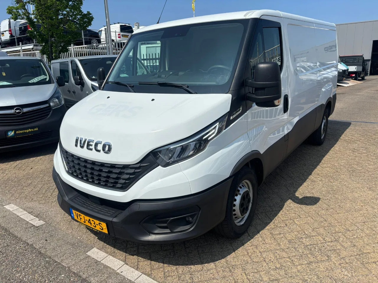 Iveco Daily - 35S14 l2h1 automaat airco - AutoWereld.nl