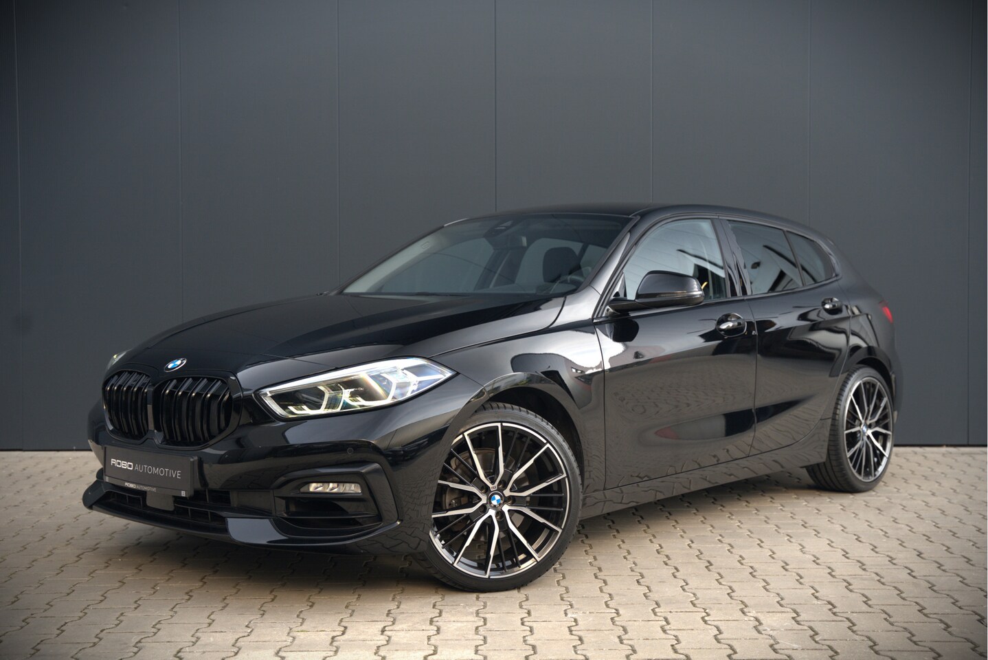 BMW 1-serie - 118i High Executive Edition | Virtual Dash | Apple Carplay | Stoelverwarming | Leer | Led - AutoWereld.nl
