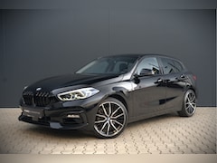BMW 1-serie - 118i High Executive Edition | Virtual Dash | Apple Carplay | Stoelverwarming | Leer | Led