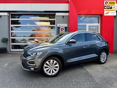 Volkswagen T-Roc - 1.5 TSI Sport Virtual, Trekhaak, Side assist
