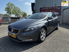 Volvo V40 - 1.6 T3 Kinetic Panorama | Afn. Trekhaak | Navigatie