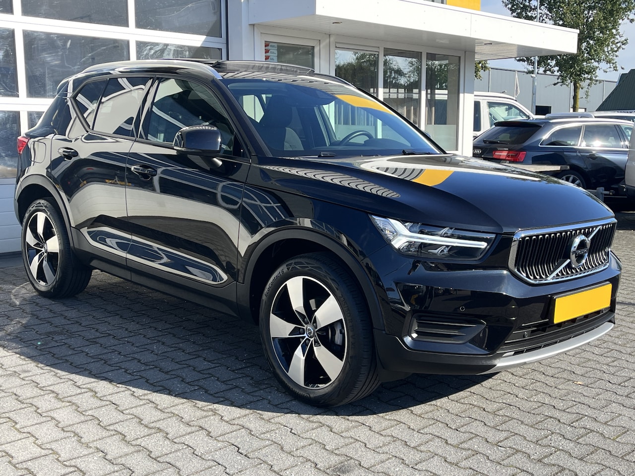 Volvo XC40 - 1.5 T3 Momentum Pro Panoramadak Camera 19" licht metalen velgen Harman/Kardon - AutoWereld.nl