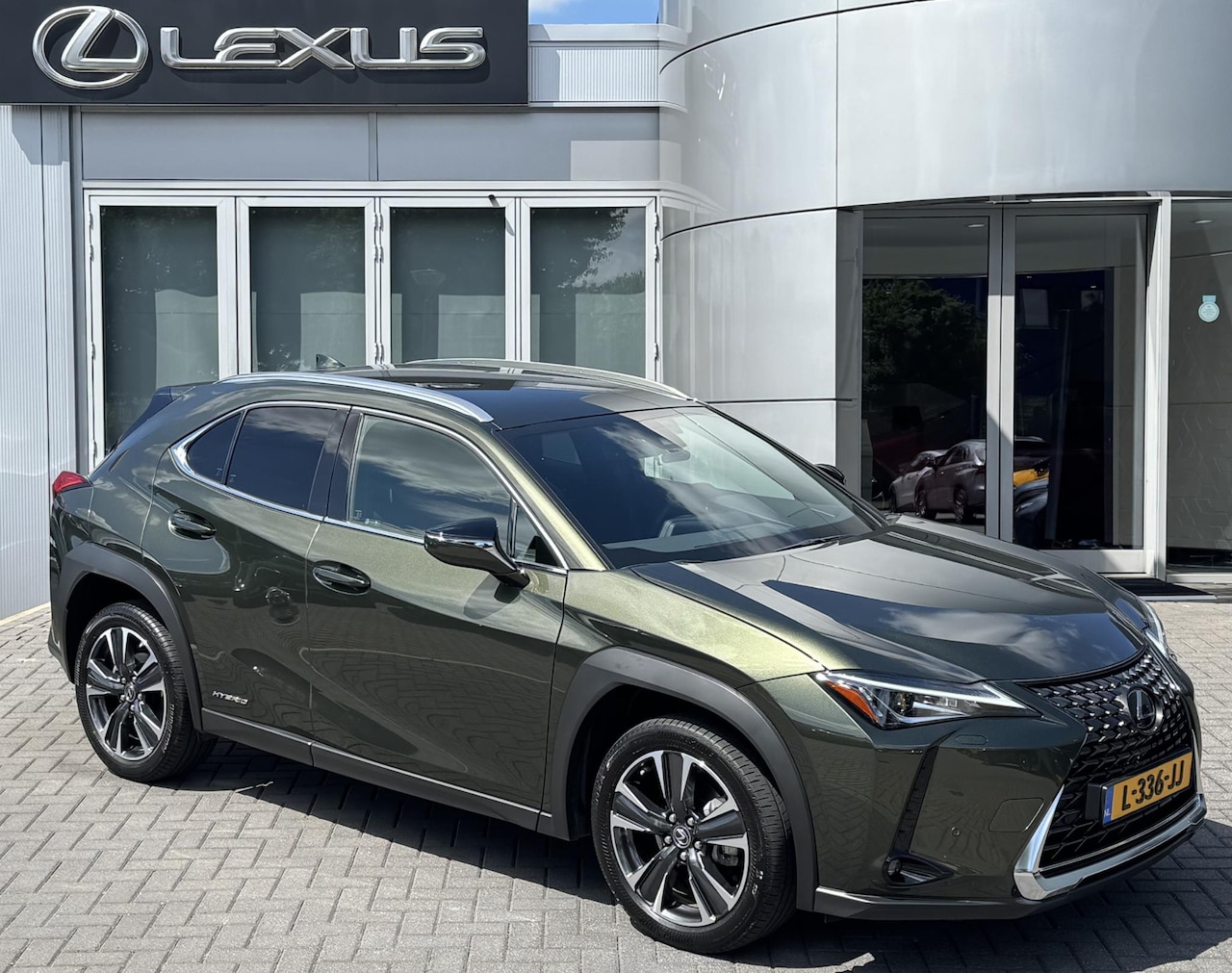 Lexus UX - 250h Preference Line NL-AUTO BLIND-SPOT PARKSENSOREN APPLE/ANDROID AD-CRUISE - AutoWereld.nl