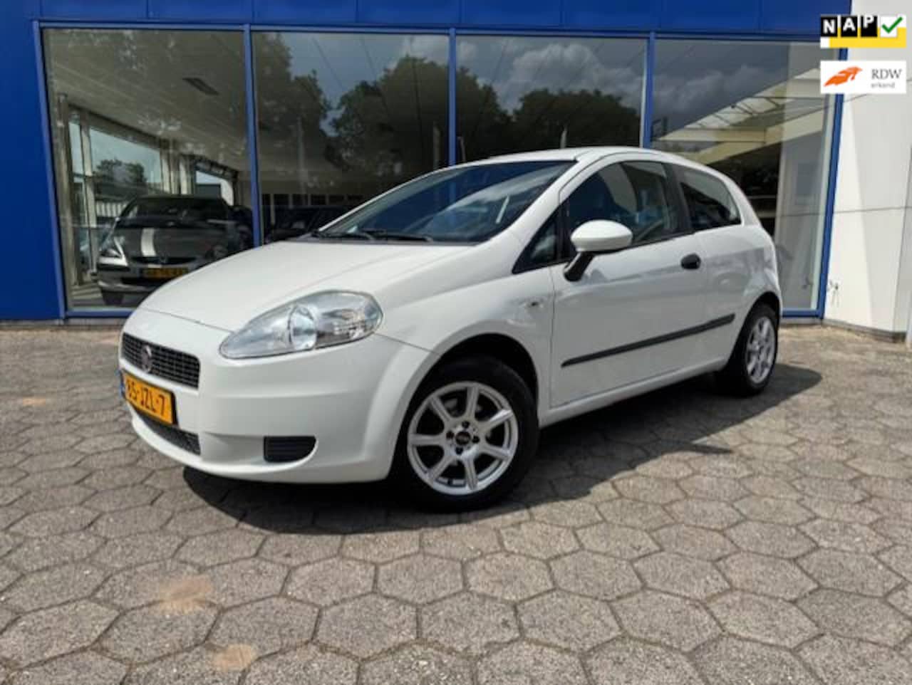 Fiat Grande Punto - 1.2 Active NAP - APK - Trekhaak - LMV - AutoWereld.nl