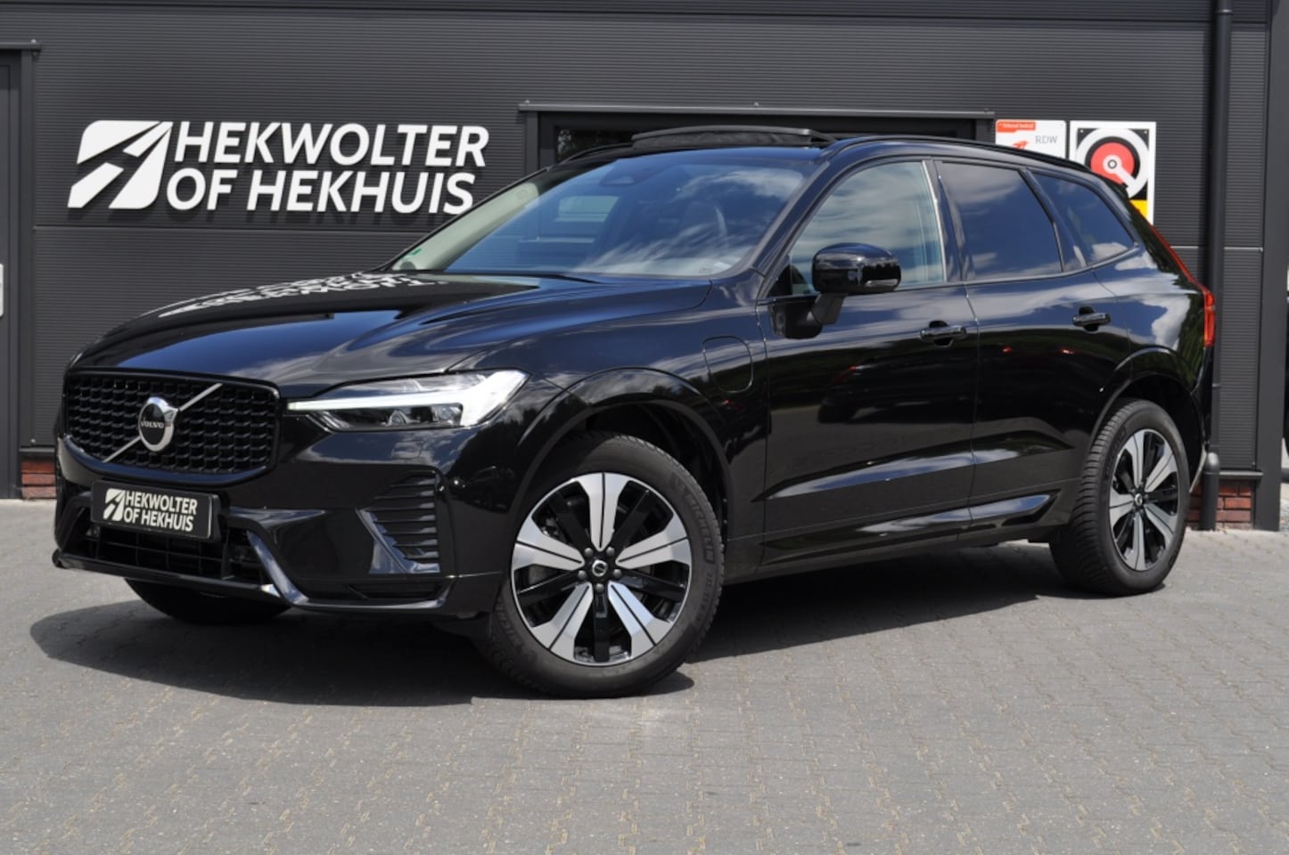 Volvo XC60 - T8 Recharge AWD Plus Dark | Panodak | Leder | ACC | Camera - AutoWereld.nl