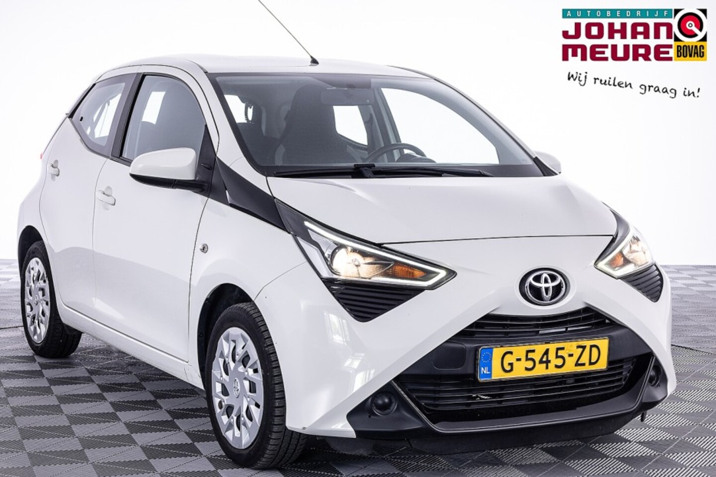 Toyota Aygo - 1.0 VVT-i x-play Automaat | CAMERA | AIRCO ✅ 1e Eigenaar - AutoWereld.nl