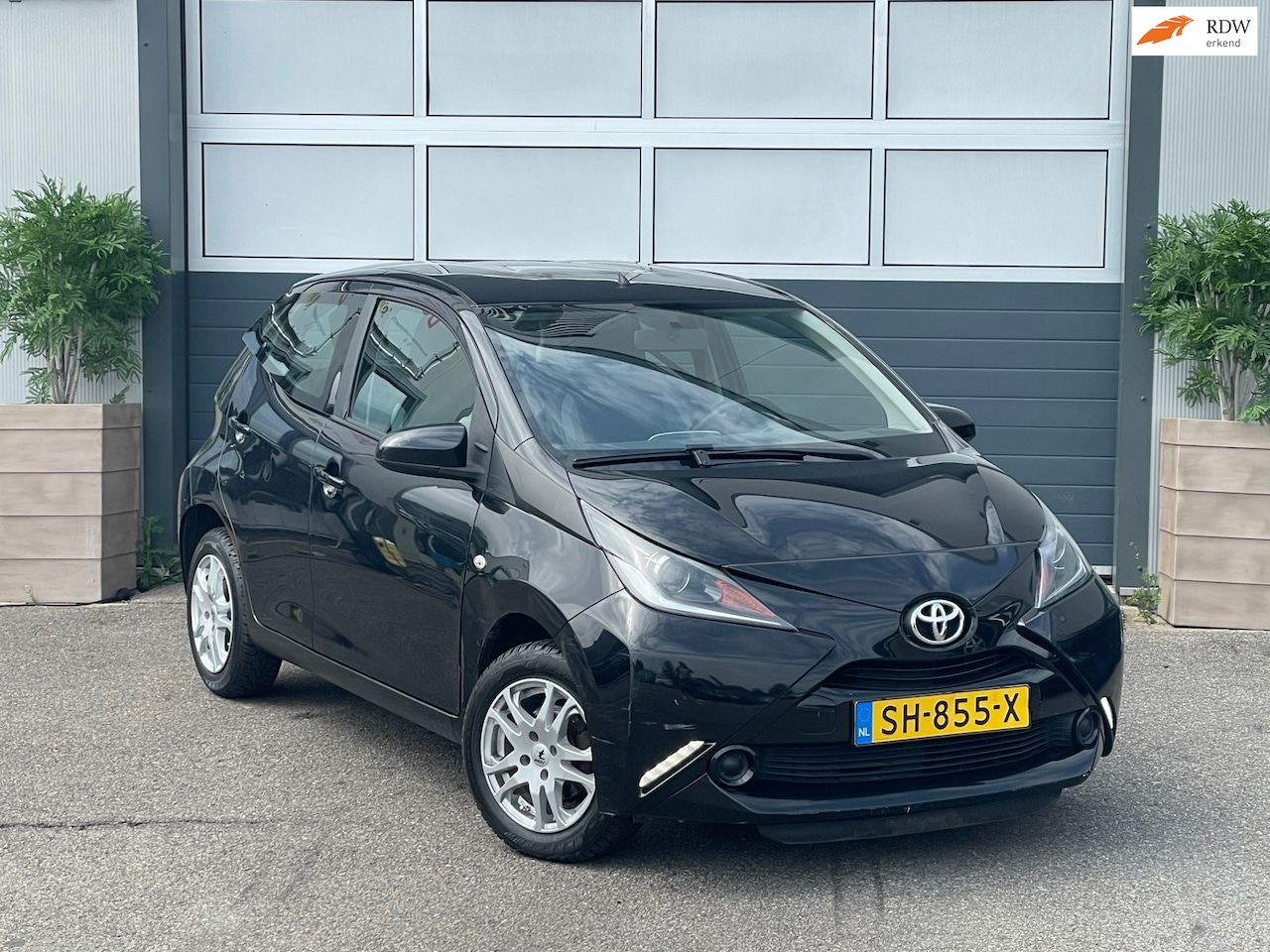 Toyota Aygo - 1.0 VVT-i X-PLAY | AUTOMAAT | NAVI | CRUISE | TELEFOON | AUX | INRUIL MOGELIJK - AutoWereld.nl