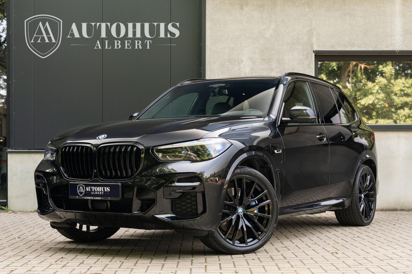 BMW X5 - xDrive45e M-Sport Massage 22'' Trekhaak 360c Pano ACC - AutoWereld.nl