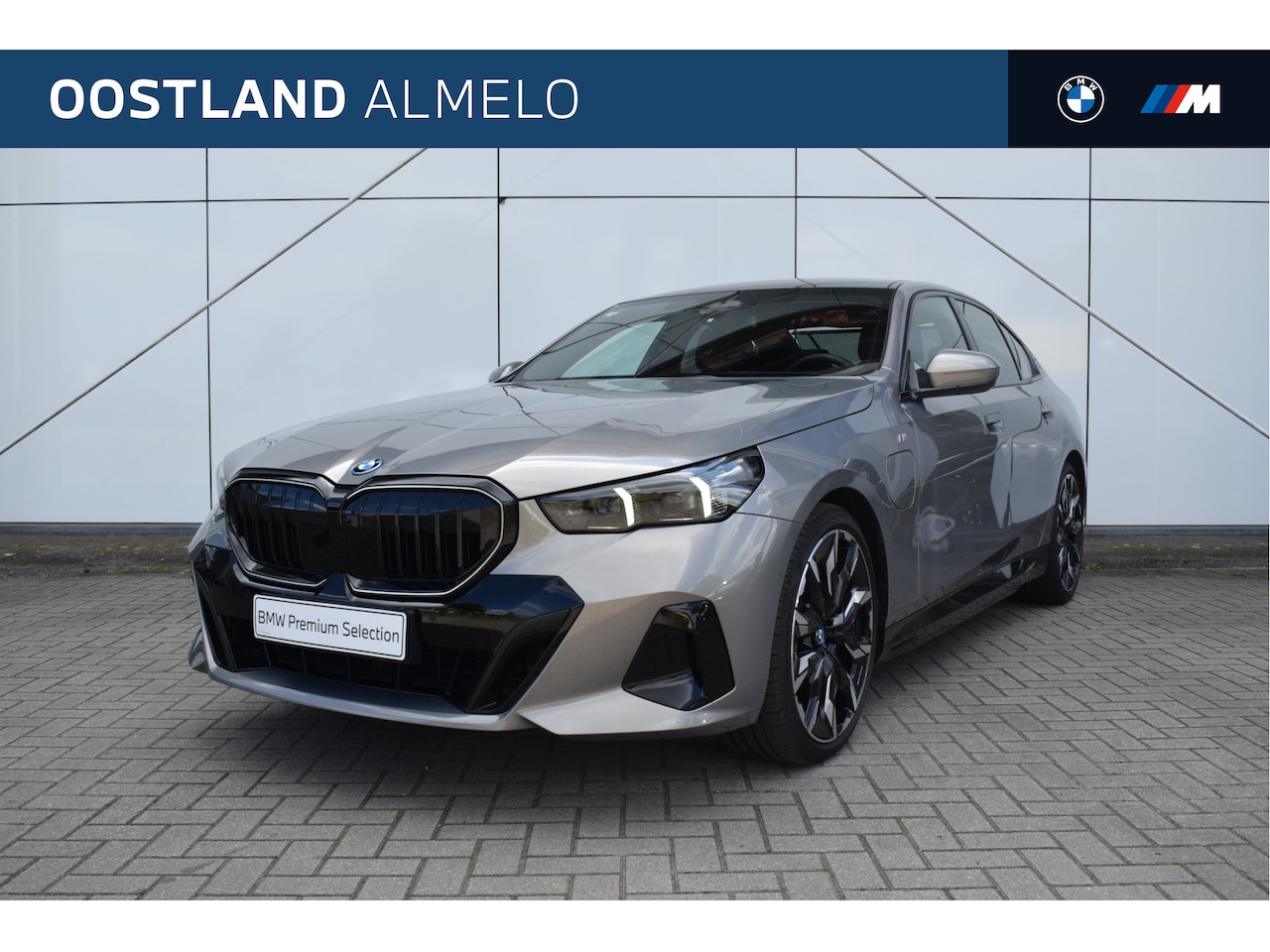 BMW 5-serie - 550e xDrive M Sport Automaat / Panoramadak / Trekhaak / Adaptief onderstel professional / - AutoWereld.nl