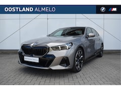 BMW 5-serie - 550e xDrive M Sport Automaat / Panoramadak / Trekhaak / Adaptief onderstel professional /